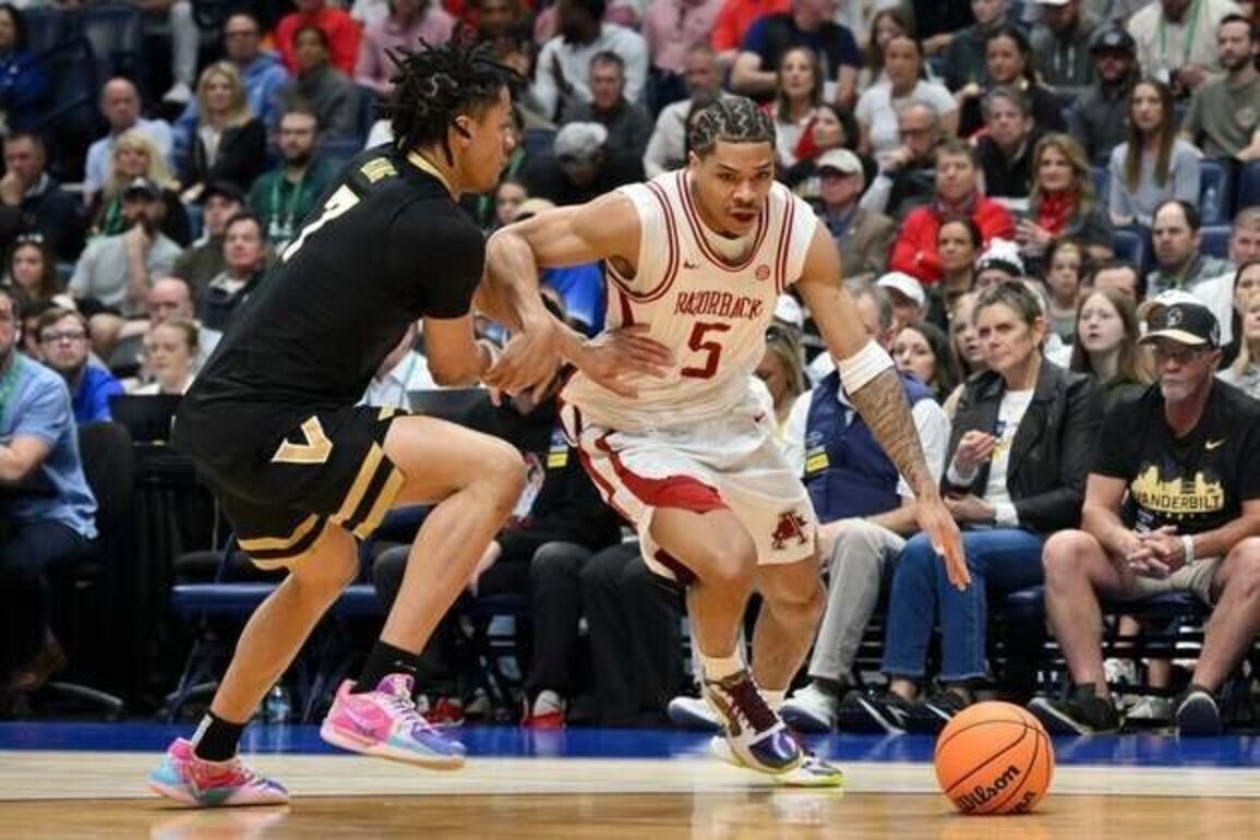 Late runs sparks Arkansas over Vanderbilt in SEC final