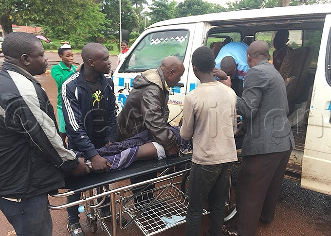   olice detectives and relatives carring bosa from a taxi onto a stretcher before he was pronounced deadhoto by ackie ambogga