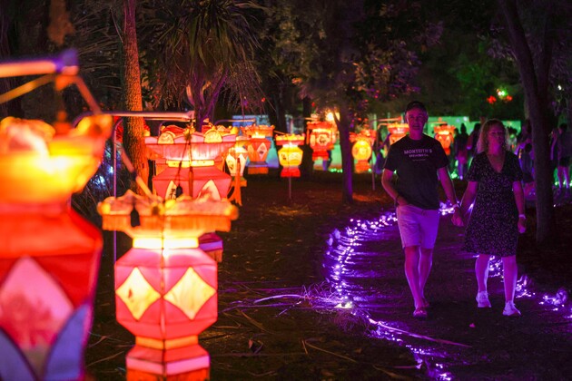 NEW ZEALAND-HASTINGS-OSMANTHUS GARDENS LANTERN FESTIVAL