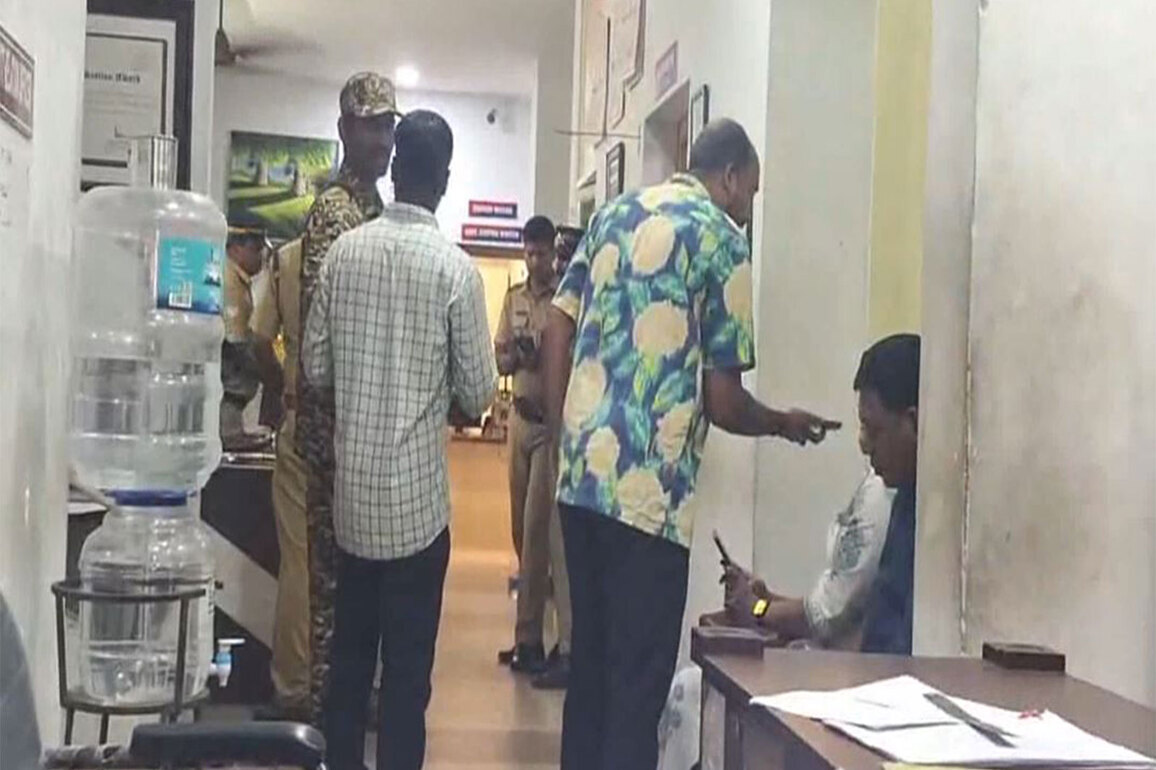 Violent clashes erupt in Thiruvananthapuram as ED raids former CM Pinarayi Vijayan's residence, ED officials reach Thampanoor Police Station