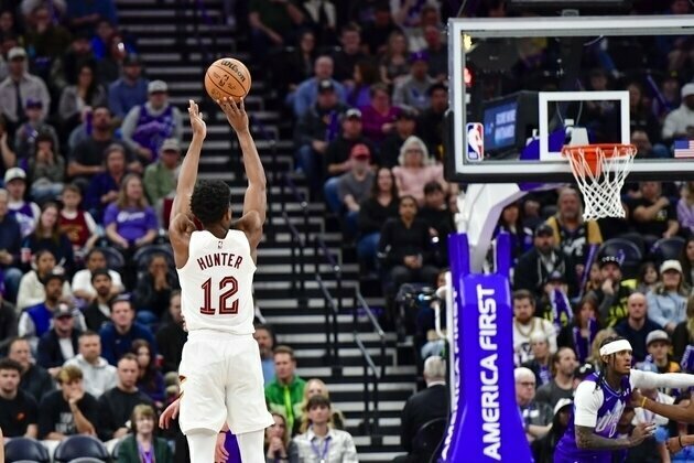 Cavaliers end losing streak, cruise past hobbled Jazz