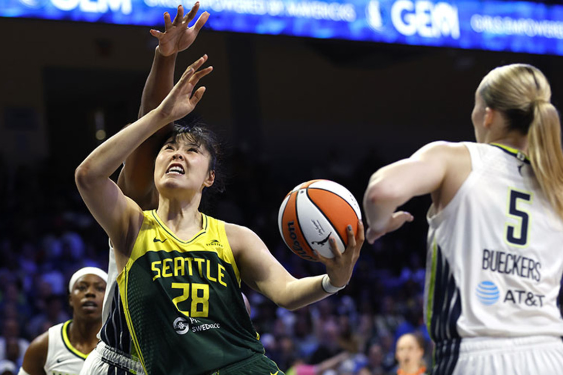 Seattle Storm deal Li Yueru to Dallas after trade request