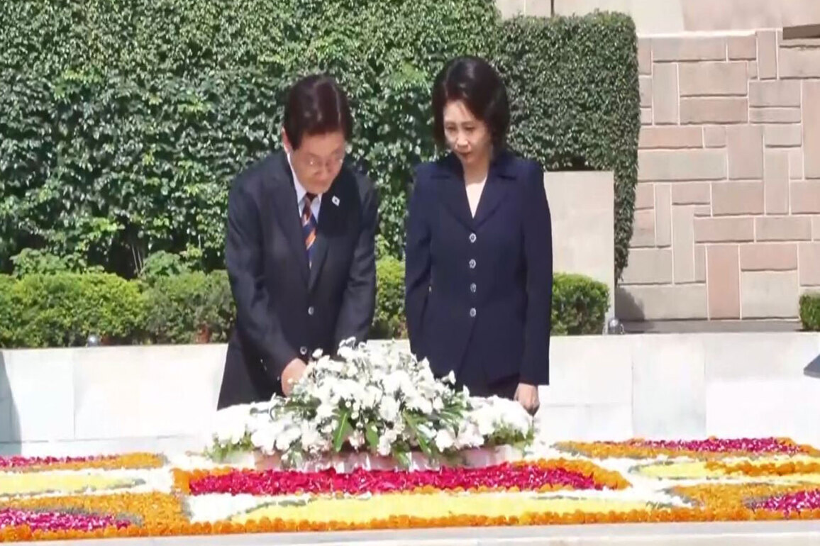 South Korean President Lee Jae-myung, First Lady pay tribute to Mahatma Gandhi at Rajghat