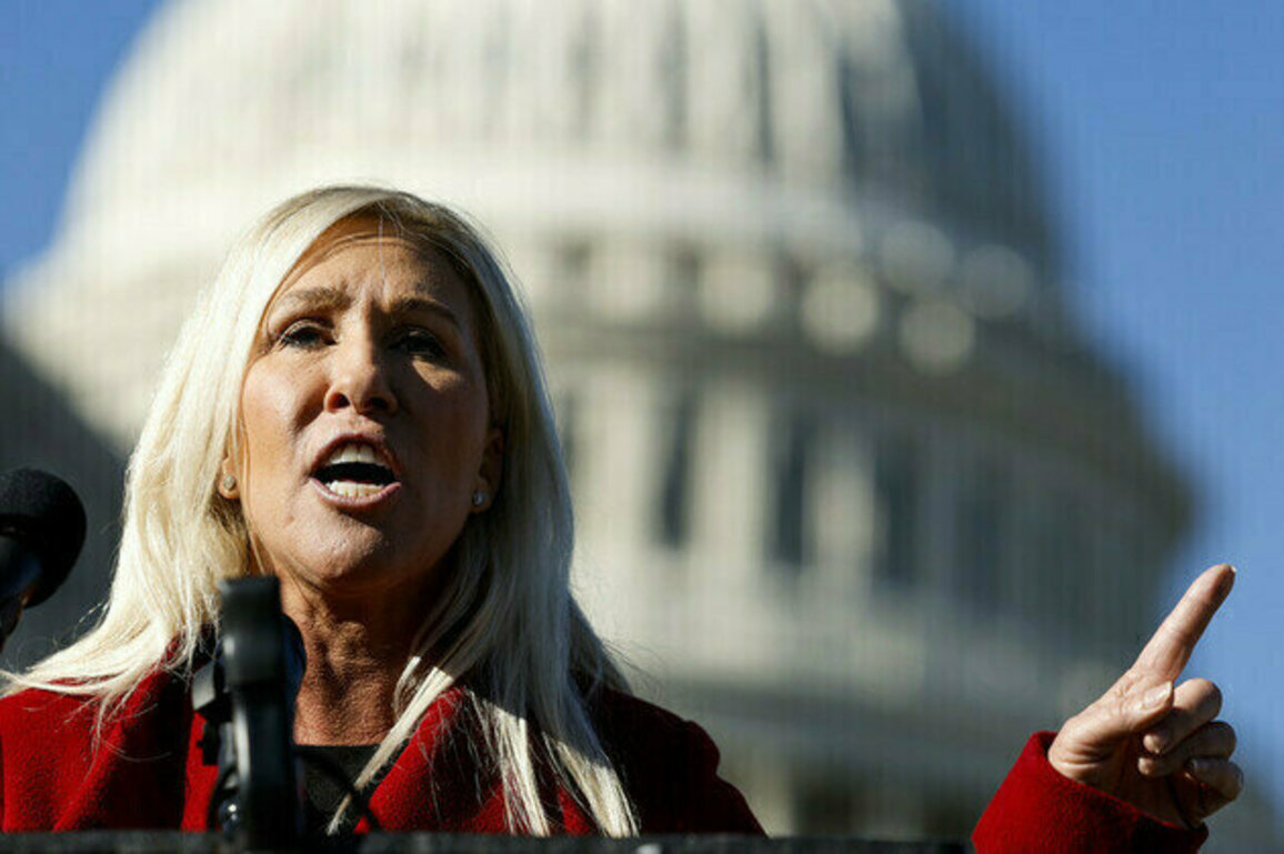 US lawmaker moves to block Ukraine aid