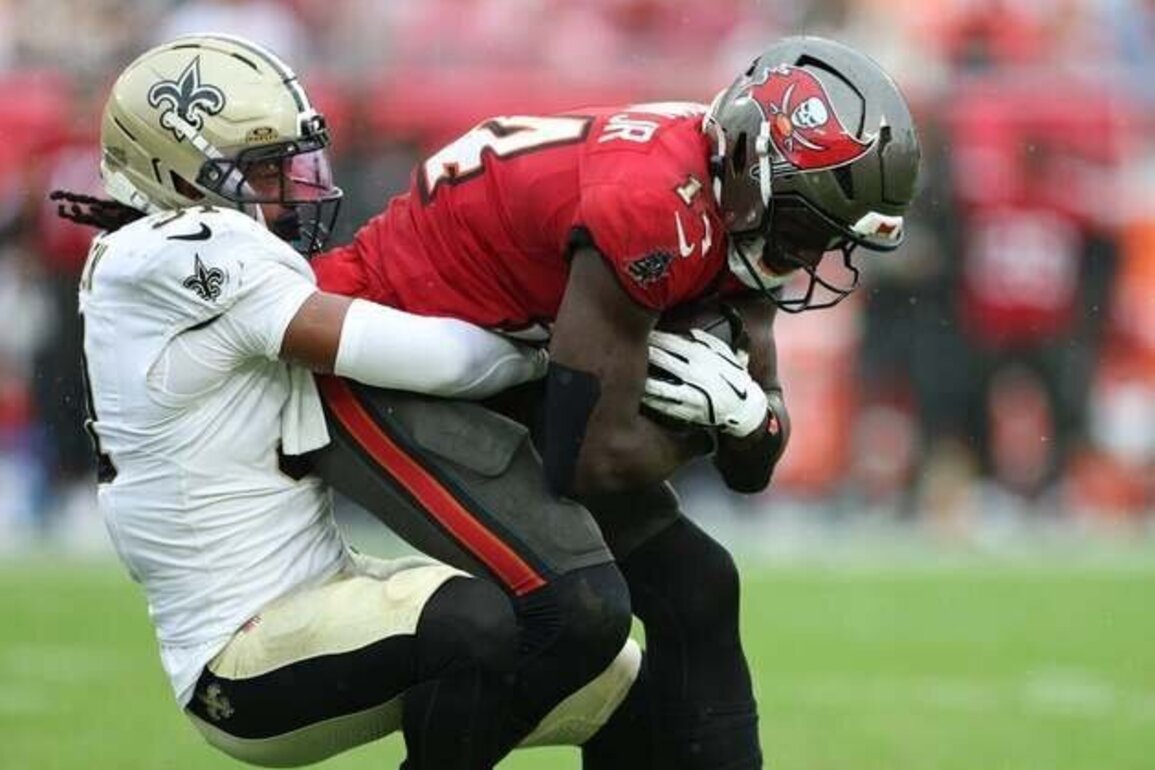 Bucs WR Chris Godwin (illness) added to injury report