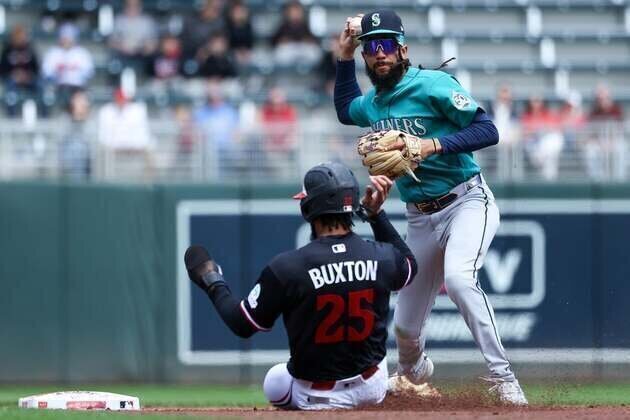 Cole Young's big hit helps Mariners rally past Twins