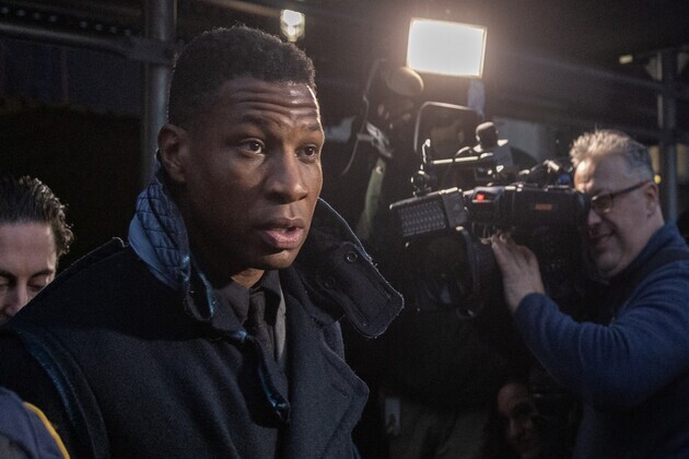 Jonathan Majors, co-star fall through 6-foot glass window while shooting film: Report