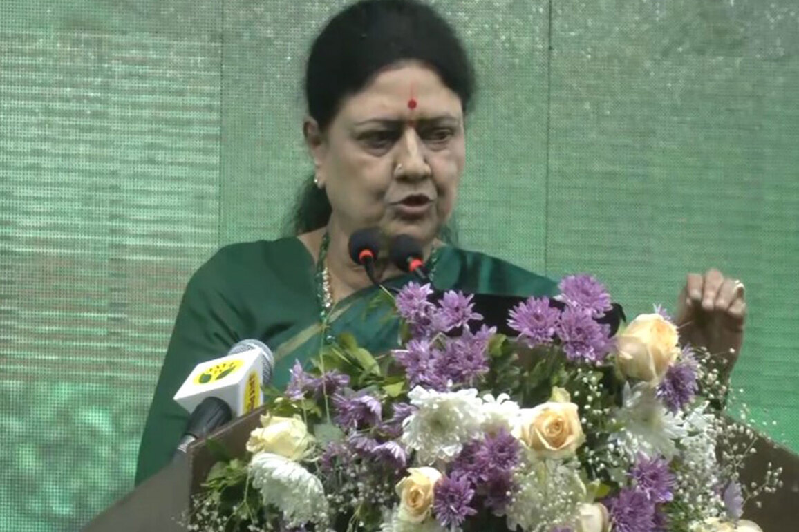 "Starting a new Dravidian party; there will be no change in decision": Expelled AIADMK leader Sasikala