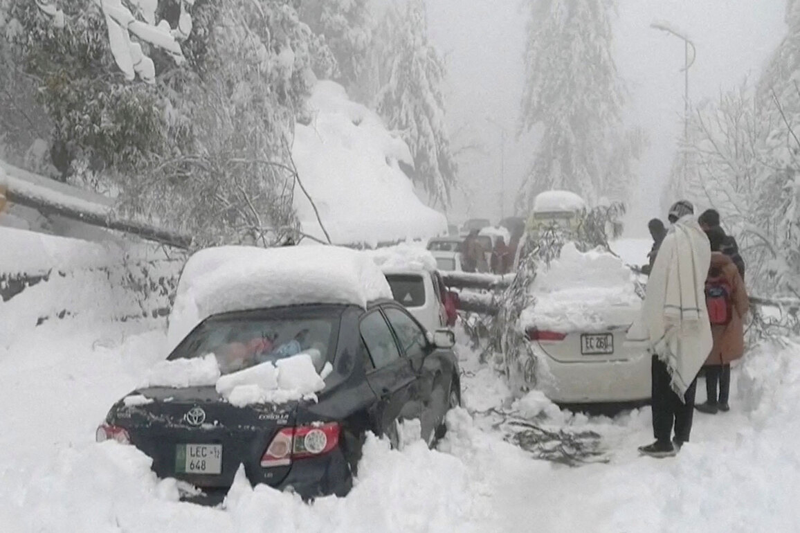 PMD warns of widespread rain and snowfall across Pakistan; travel disruptions feared