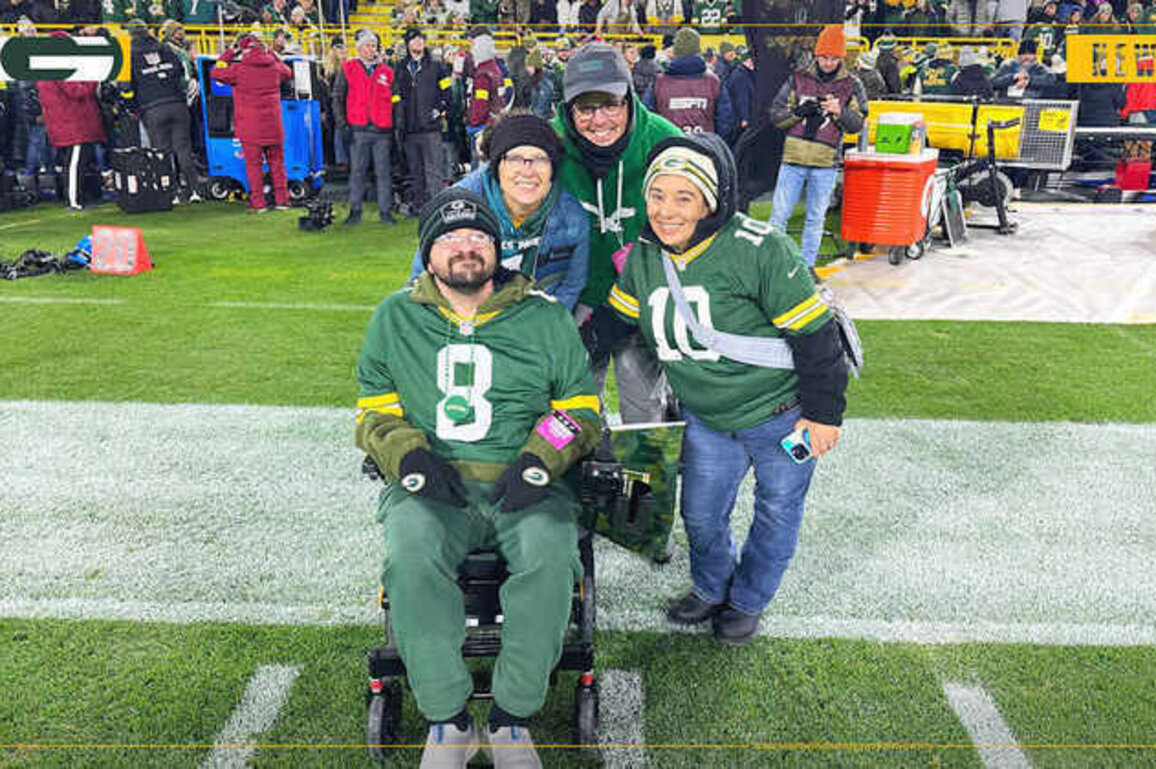 Packers salute U.S. Army Veteran Chad Wessel for 'Operation Fan Mail'
