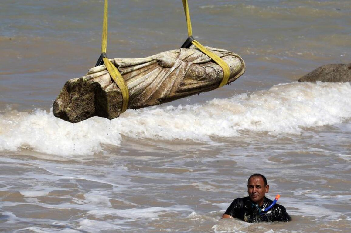 Mideast in Pictures: Egypt recovers sunken archaeological finds from Mediterranean Sea