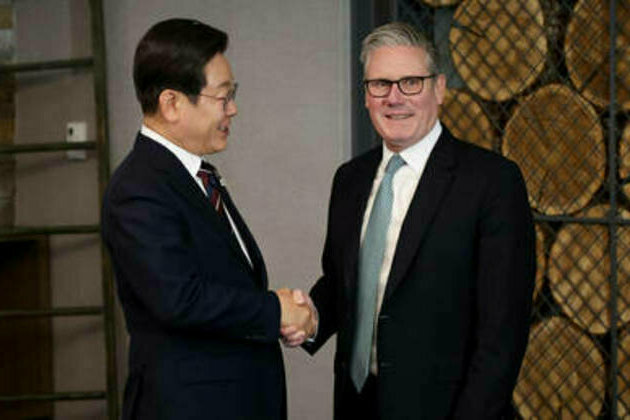 Britain's Starmer mistakes South Korean interpreter for president (VIDEO)