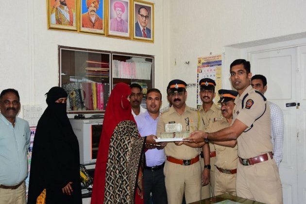 Mumbai Police returns Rs 15 lakh to Kenyan woman who forgot bag in taxi