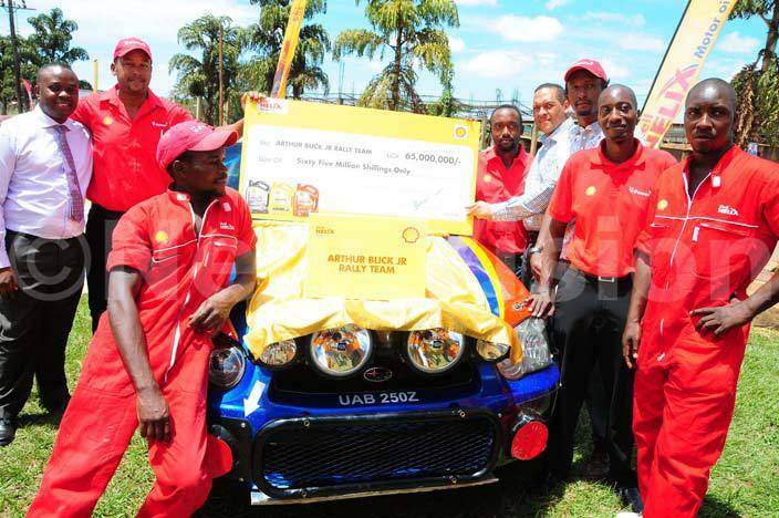  ivo nergy anaging irector ans aulsen handing over the sponsorship boost to rthur lick r and his rally team at hell ugoboli on 10th ar 2016 hoto by icholas neal