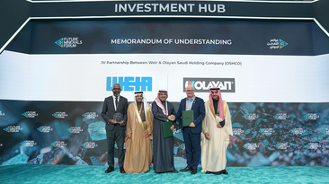 (l-r): Salih Merghani, executive vice president for energy services, Olayan; Ahmed bin Mohammed Faqih, deputy minister of legal affairs and regulations, Ministry of Industry and Mineral Resources;  Uwaidh Al Harethi, CEO, Olayan; Jon Stanton, CEO, Weir; Turki Al Babtain, deputy minister of mining development, Ministry of Industry and Mineral Resources, Saudia Arabia