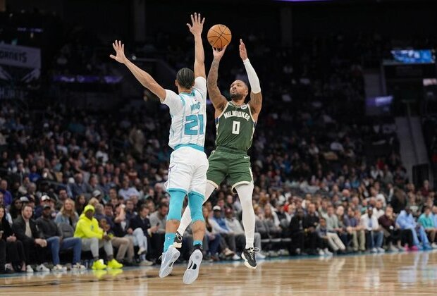 Bucks snap losing streak, add to Hornets' skid