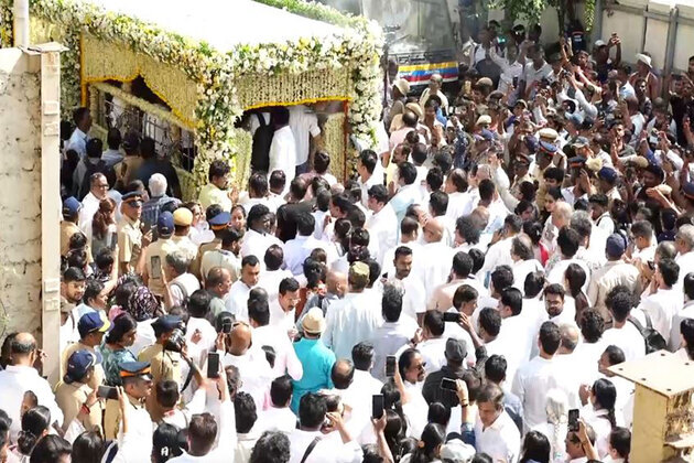 Asha Bhosle cremated with full state hounours; son Anand lights funeral pyre as nation bids tearful farewell to melody queen