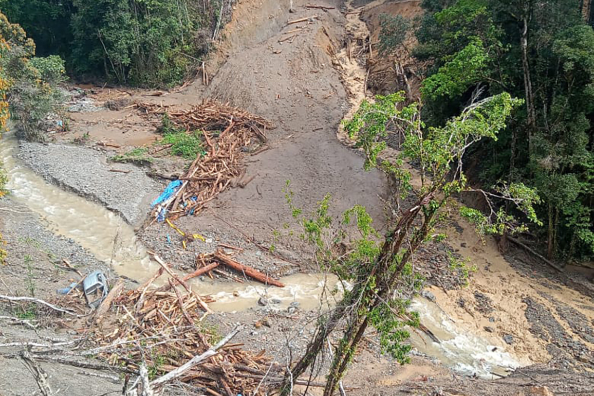 (SpotNews) INDONESIA-WEST PAPUA-FLASH FLOODS AND LANDSLIDES