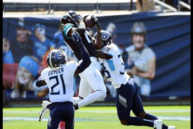 Tannehill tosses 4 TDs as Titans edge Jaguars