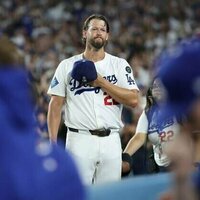 Dodgers top Giants, clinch playoff spot in Clayton Kershaw's home sendoff