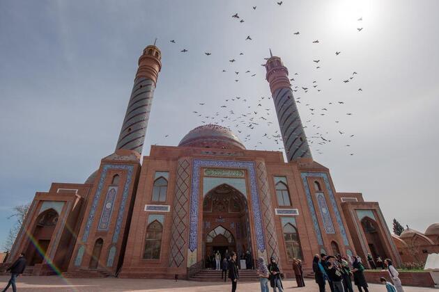 From verses to vehicles: China's growing ties with Azerbaijan's second-largest city