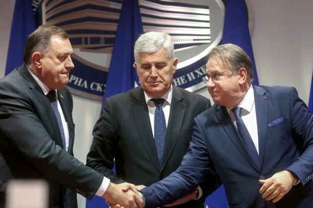 EU Leaders Grant Bosnia Candidate Status to Join the Bloc