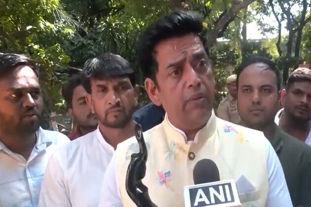 "I have yearned 33 years for this": Ravi Kishan on winning Filmfare Award for 'Laapataa Ladies'
