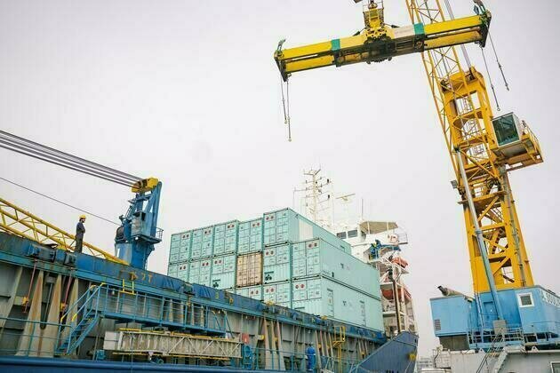 UAE ship carrying 14 water desalination plants arrives in Cyprus