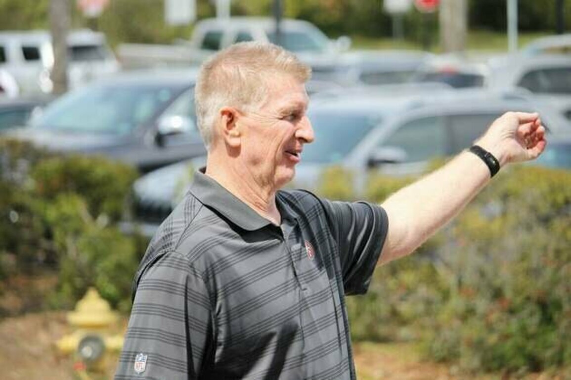 Former South Florida coach Jim Leavitt facing battery, theft charges