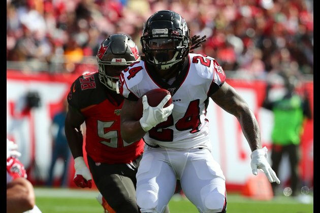 Report: Giants to sign RB Freeman; Barkley put on IR
