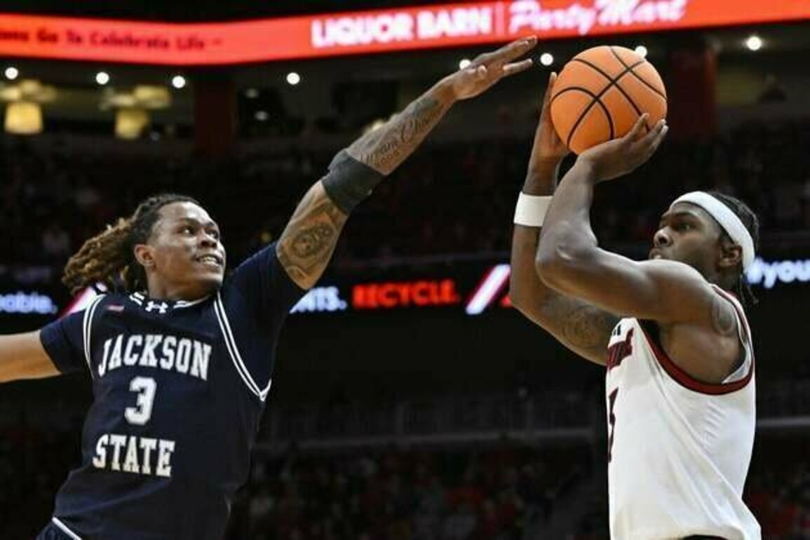 Top 25 roundup: Despite being banged up, No. 11 Louisville rolls