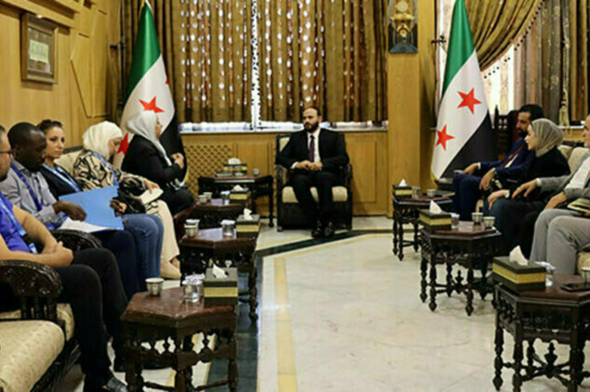 Aleppo governor discusses the refugees situations with UNRWA