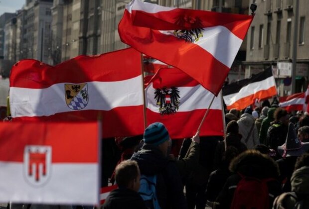 Austria expels four Russian envoys