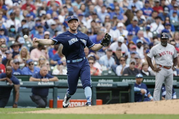 Cubs stay hot, knock off Red Sox