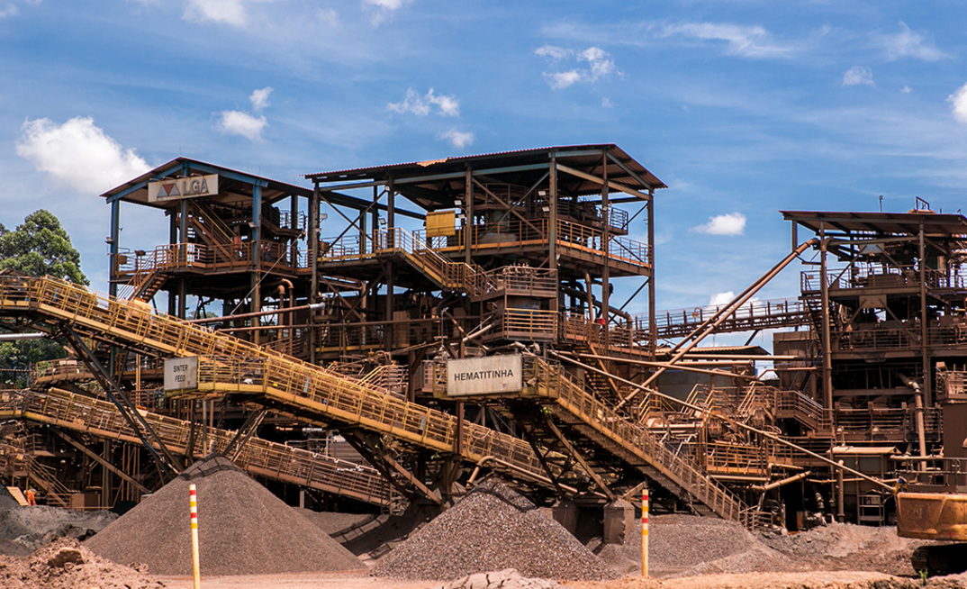 Operação de minério de ferro da LGA Mineração em MG