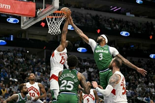 Anthony Davis leads Mavs past Raptors for first win this season