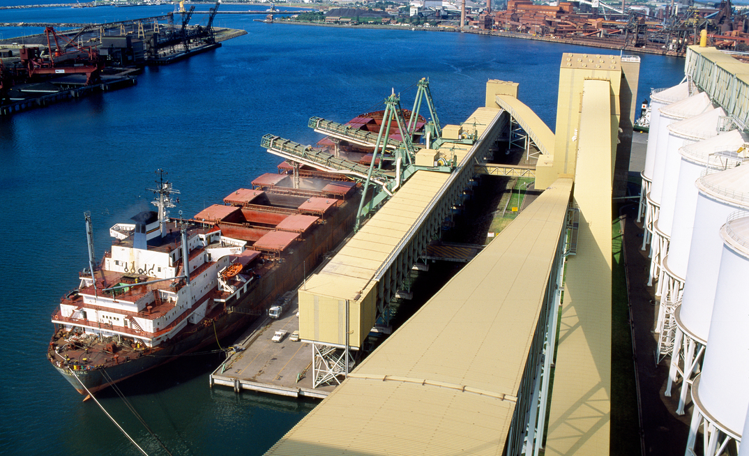 Analysts weigh in on softening grain markets.