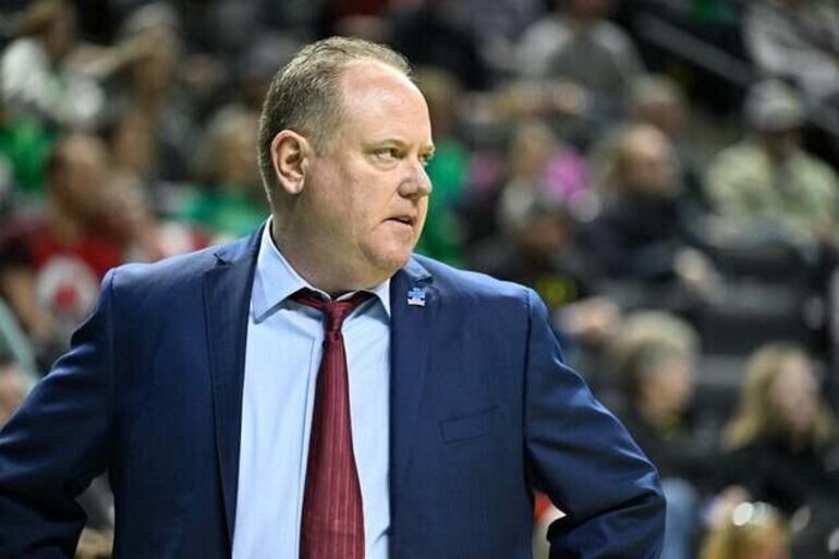 Wisconsin blasts Maryland, keeps pace in Big Ten