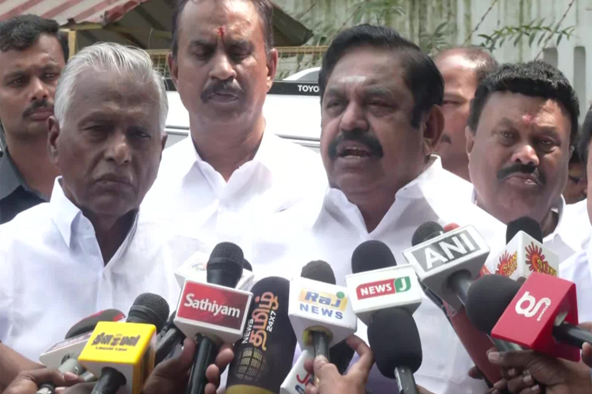'DMK looted Tamil Nadu of 4 lakh crore in 56 Months, ' claims AIADMK in its dossier to Governor