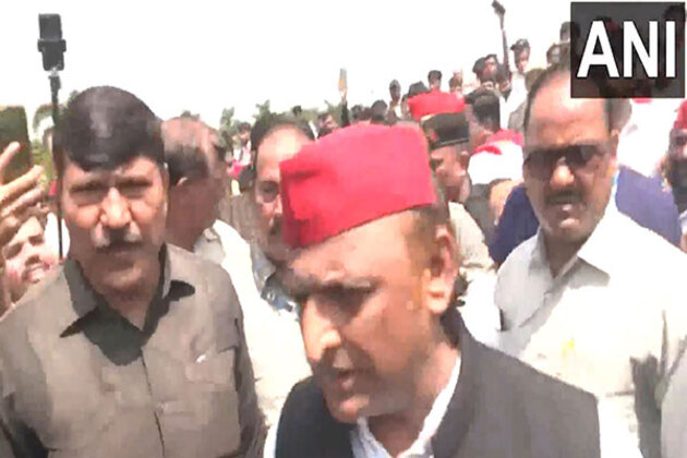 "Sangh Parivar muh se toh swadeshi hai lekin mann se videshi hai": Akhilesh Yadav