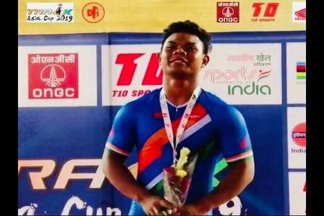 Esow Alben bags gold medal at Track Asia Cup