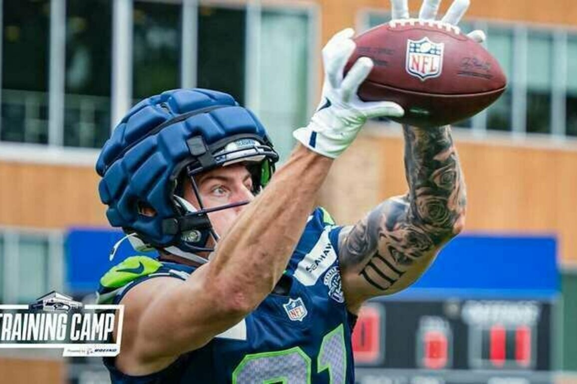 Eric Saubert Is Embracing Veteran Leadership Role In Seahawks TE Room