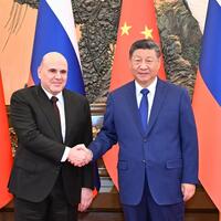 Xi's Album | Xi meets Russian PM in Beijing
