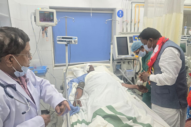 Odisha CM meets people injured during Lingaraj Temple Jagar Yatra, assures priority treatment