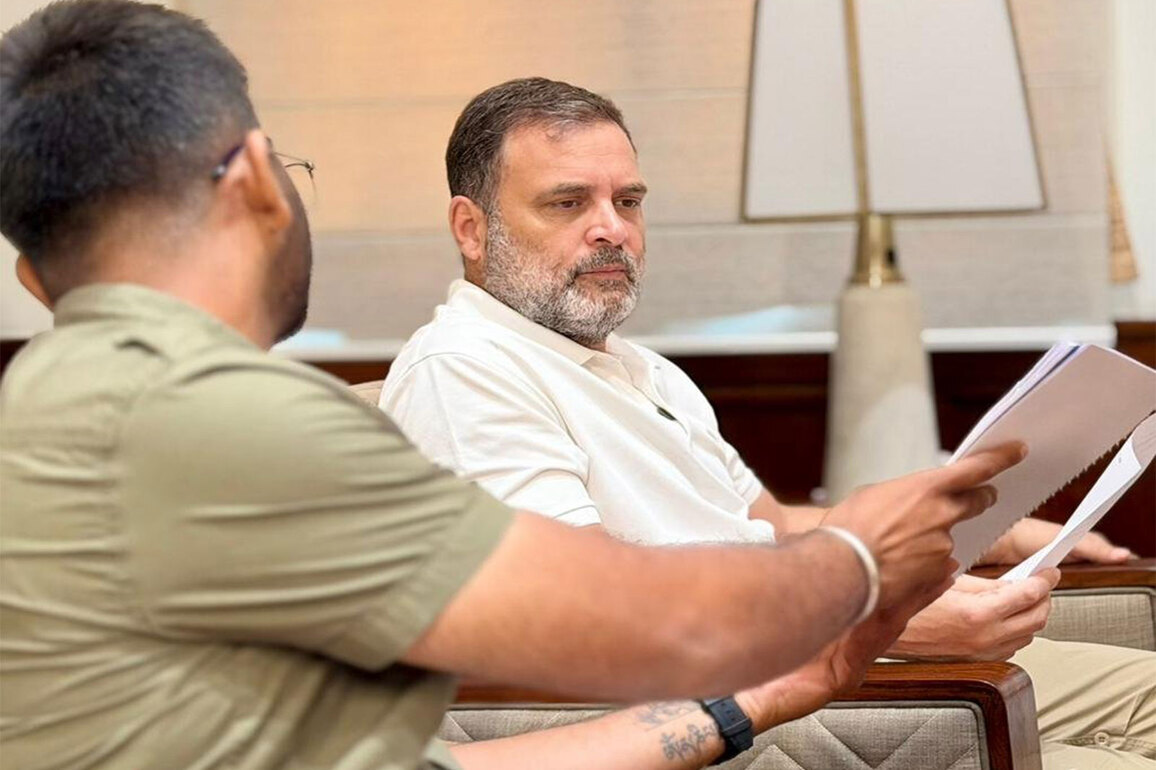 Rahul Gandhi, Priyanka Gandhi meet Nitin Gadkari; flags concerns of Rajasthan vehicle body builders' over new fees
