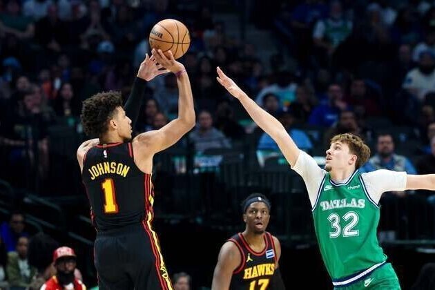 Hawks win 11th in a row, extend Mavericks' home skid