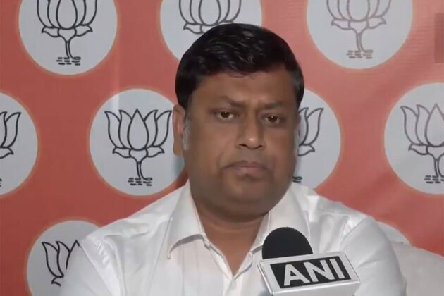"Fear of defeat settled in TMC, started playing role of oppn; BJP will form govt," says Sukanta Majumdar