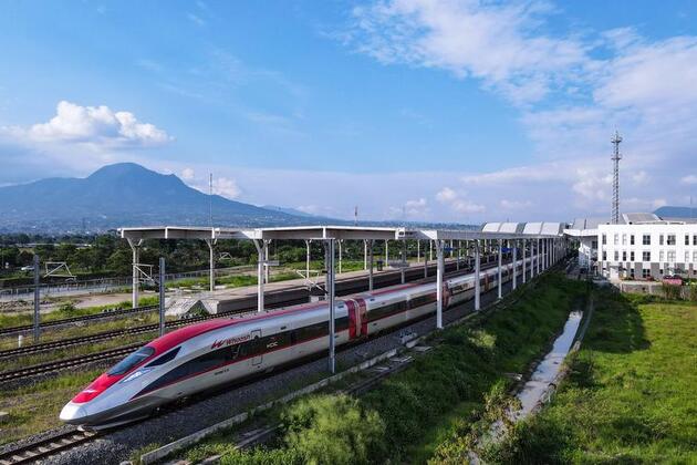 Xinhua Headlines: China, ASEAN to upgrade free trade, bring more certainties to world