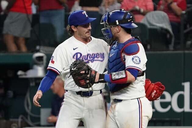 Rangers ride 3-run inning to shutout win over Mariners