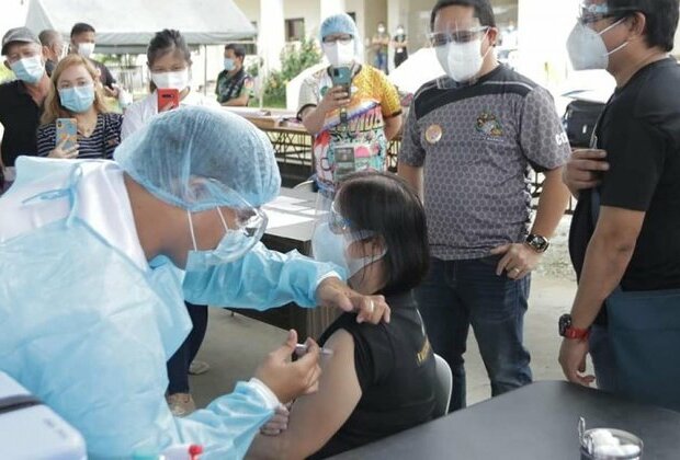 Doctors in Tagum vaccine roll-out to boost public trust in vax